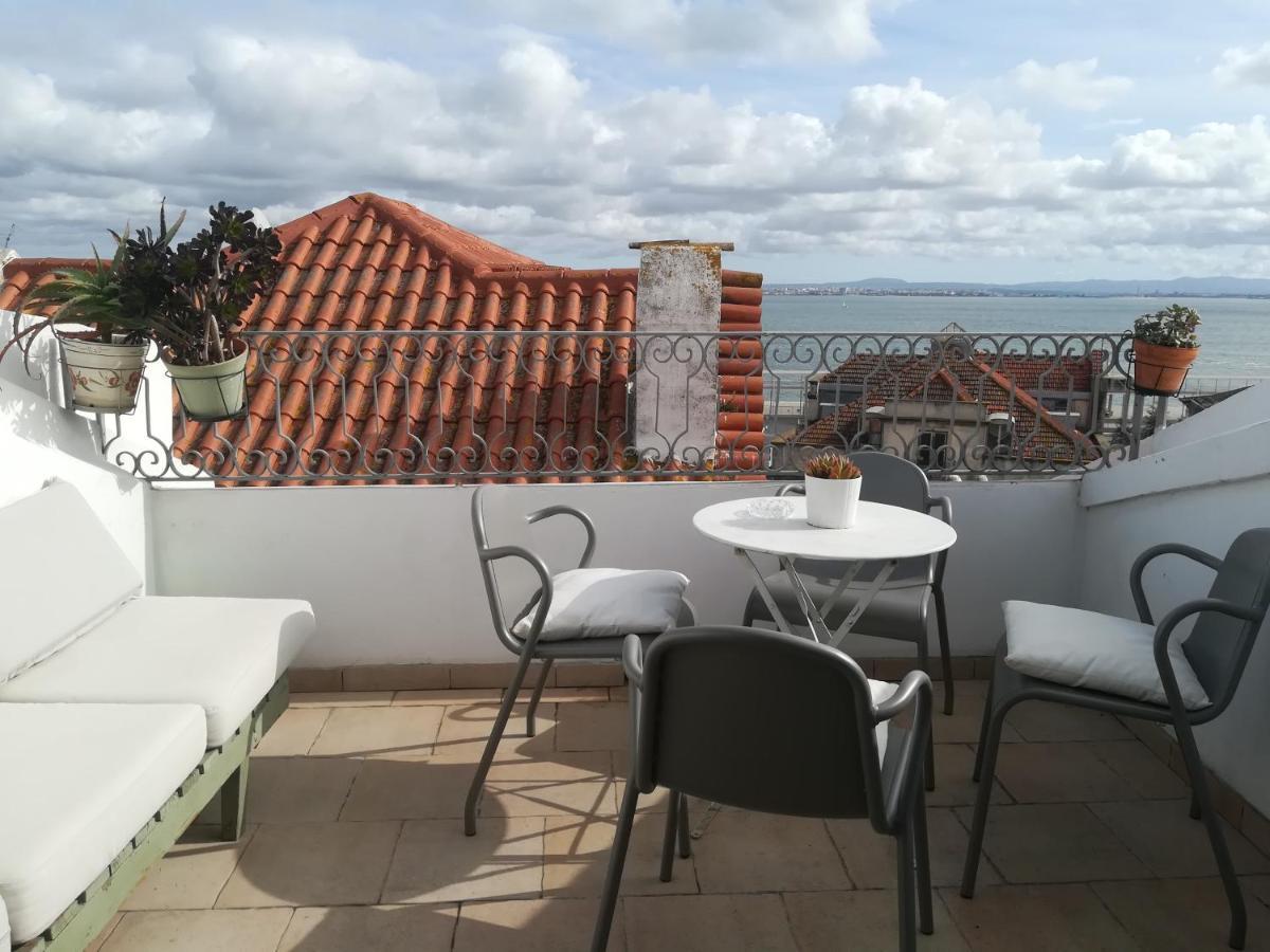 Little River View Triplex In Alfama Lisbon Exterior photo