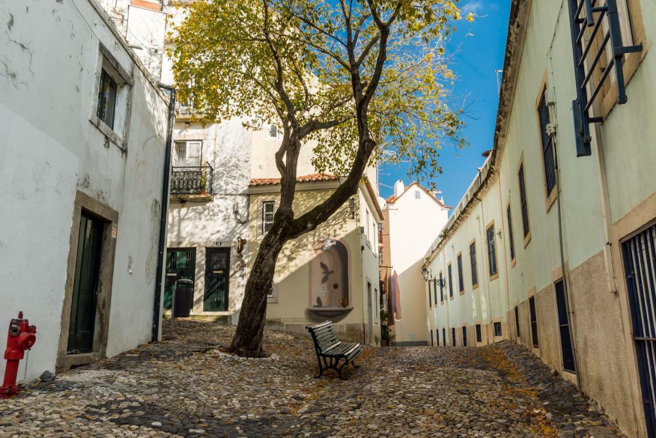 Little River View Triplex In Alfama Lisbon Exterior photo