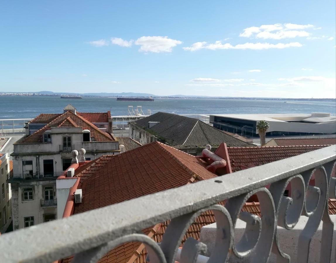 Little River View Triplex In Alfama Lisbon Exterior photo
